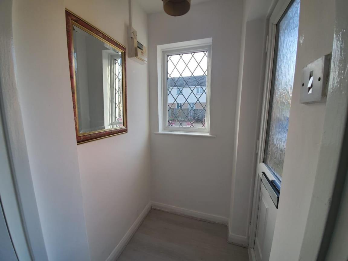 2 Bedroom Flat Near Heathrow Airport Yiewsley Exterior photo